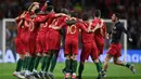 Para pemain Portugal merayakan gelar juara UEFA Nations League setelah mengalahkan Belanda pada laga final di Stadion Dragao, Porto, Minggu (9/6). Portugal menang 1-0 atas Belanda. (AFP/Patricia De Melo)