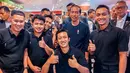 Sebelum menghadiri pernikahan pangeran Mateen, Jokowi pun menyempatkan diri untuk berkunjung ke salah satu mall di Brunei dengan tujuan foodcourt. Jokowi pun tampil dengan gaya santainya. [@themallcineplex]