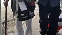Petugas haji daerah (PHD) Garut siap memberikan pelayanan sepenuh hati selama 24 jam, kepada seluruh jemaah haji lansia asal kota dodol selama musim haji 1444 H/2023. (Liputan6.com/Jayadi Supriadin)