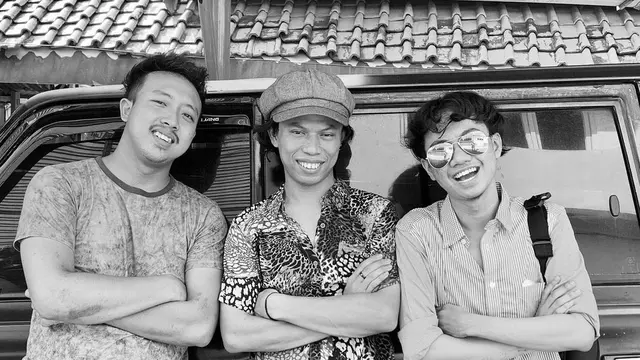 6 Potret 3 Pemuda Mirip Dono Kasino Indro, Bak Pinang Dibelah Dua