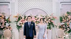 15 tahun berlalu sejak sinetron Si Eneng dan Kaos Kaki Ajaib tayang perdanaa, kini sang pemeran utama Jessica Anastasya sudah memulai kehidupan baru. Ya, Jessica sudah menjadi istri pria bernama Ilham Ramadhan. Momen keduanya sah jadi suami istri ini curi perhatian. (Liputan6.com/IG/@jessicaanastasya20)