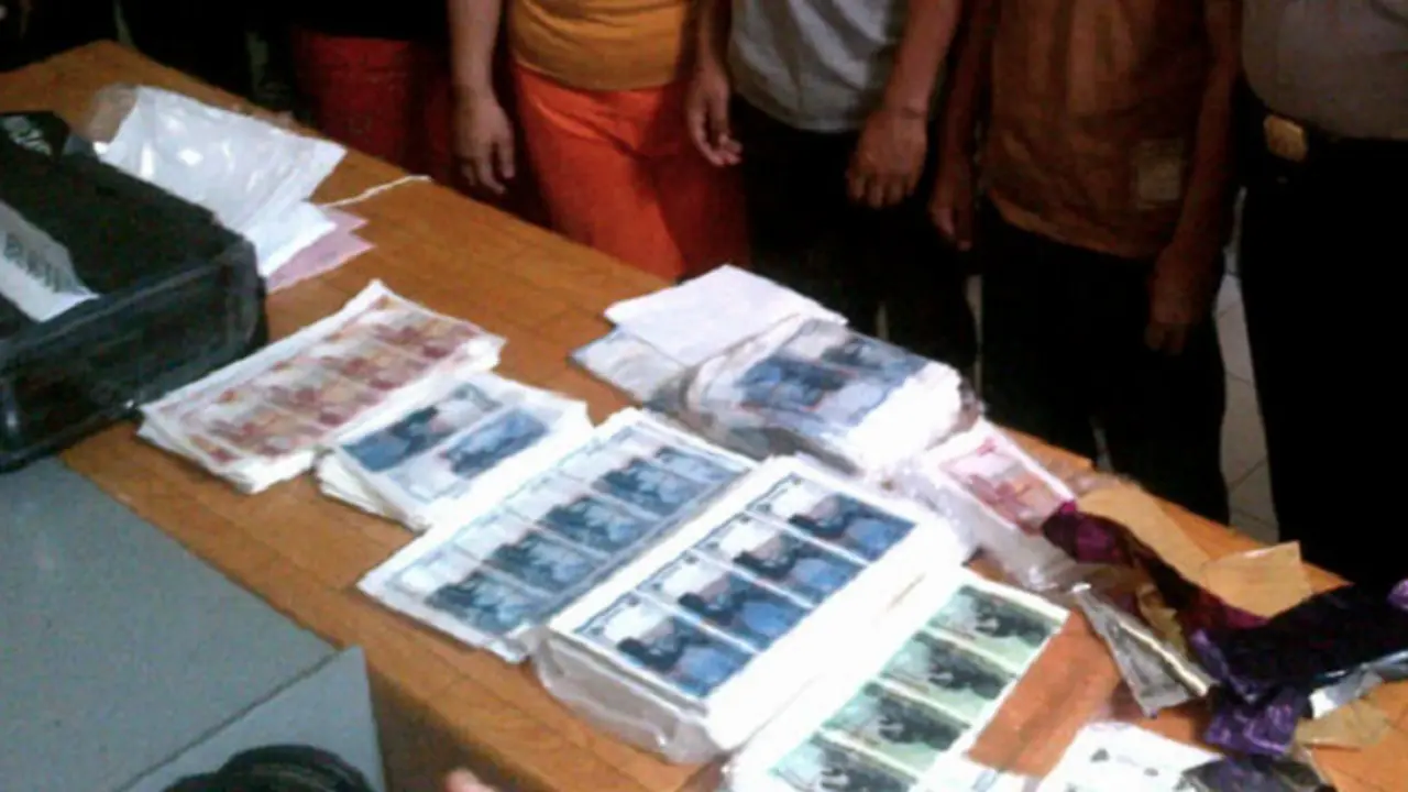 Suami Istri Ini Andalkan Pensil Warna saat Produksi Uang Palsu