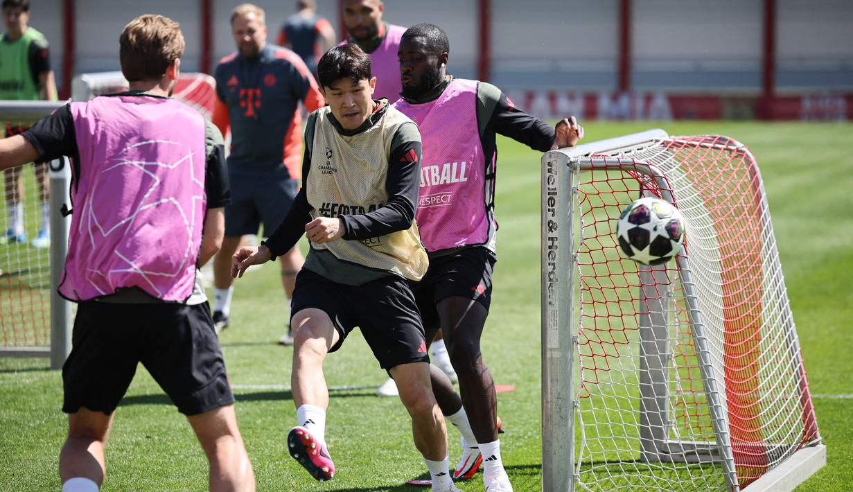 Laga ini diprediksi akan berlangsung seru dan panas lantaran kedua tim sama-sama bertabur pemain bintang. (AFP/Alexandra Beier)