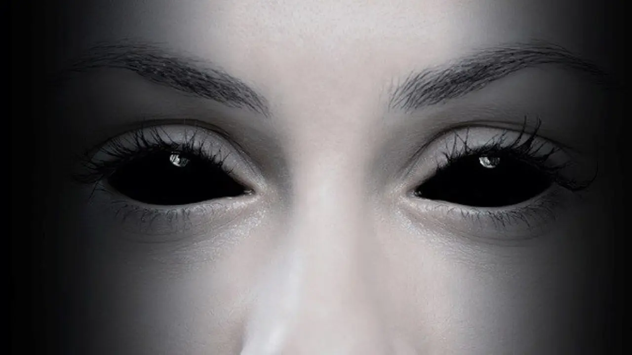 10 Penampakan Misterus Sosok Bocah Bermata Hitam, Hantu?