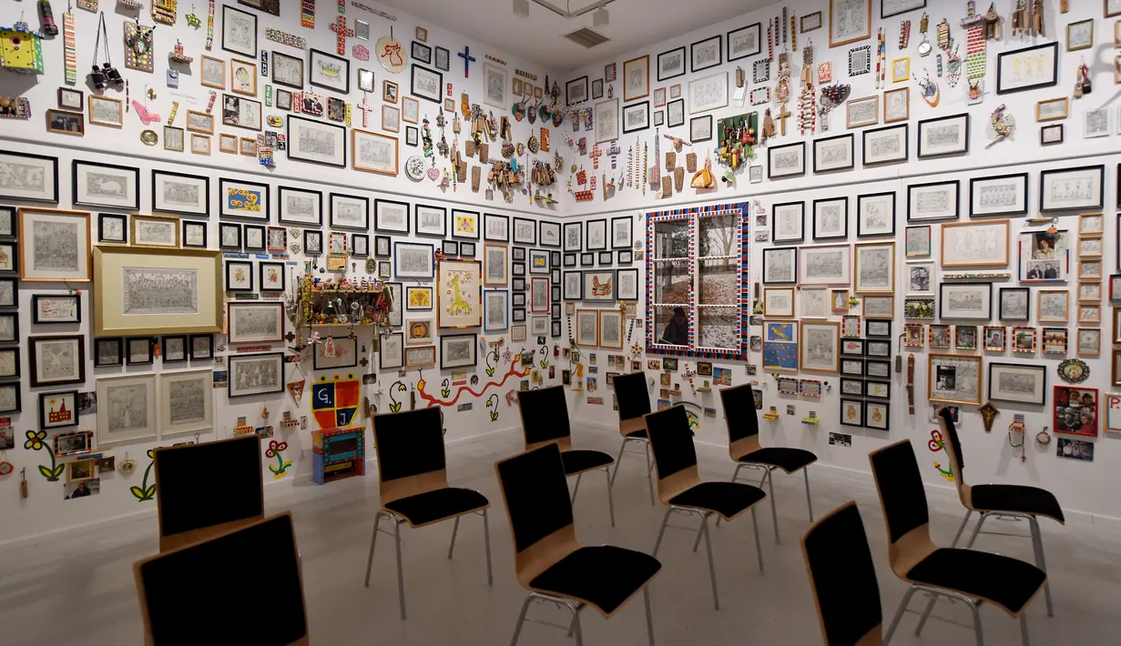 Berbagai karya seni dipamerkan di Museum Gugging di Klosterneuburg, Austria, pada 5 Agustus 2020. Museum Gugging, yang awalnya merupakan sanatorium kesehatan mental, kini memamerkan karya seni para mantan pasien dengan penyakit mental. (Xinhua/Guo Chen)