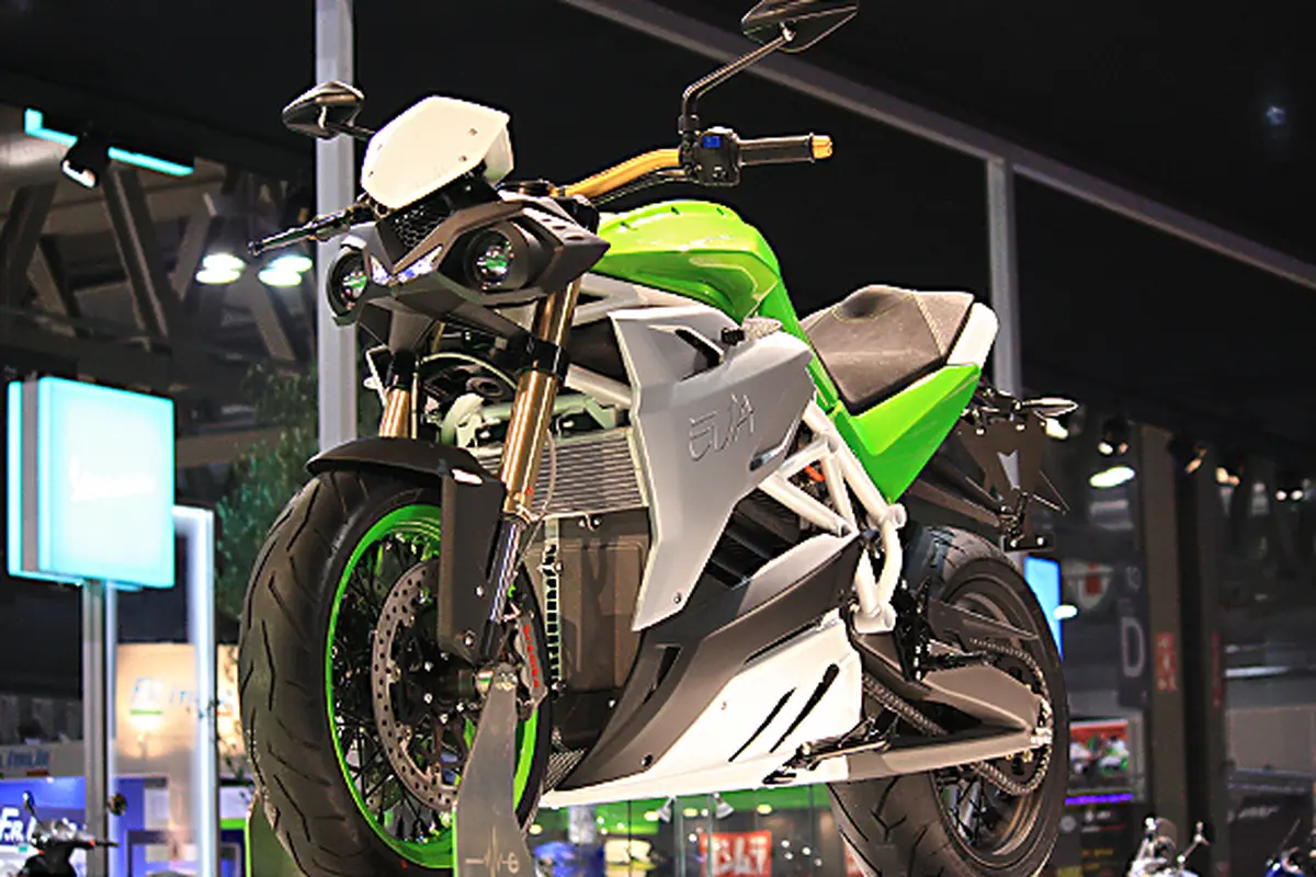 Tanpa Minum Bensin, Motor Ini Bisa Dibeger 241 Km/jam