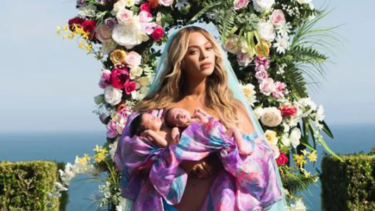 Beyonce pamer foto bayi kembarnya