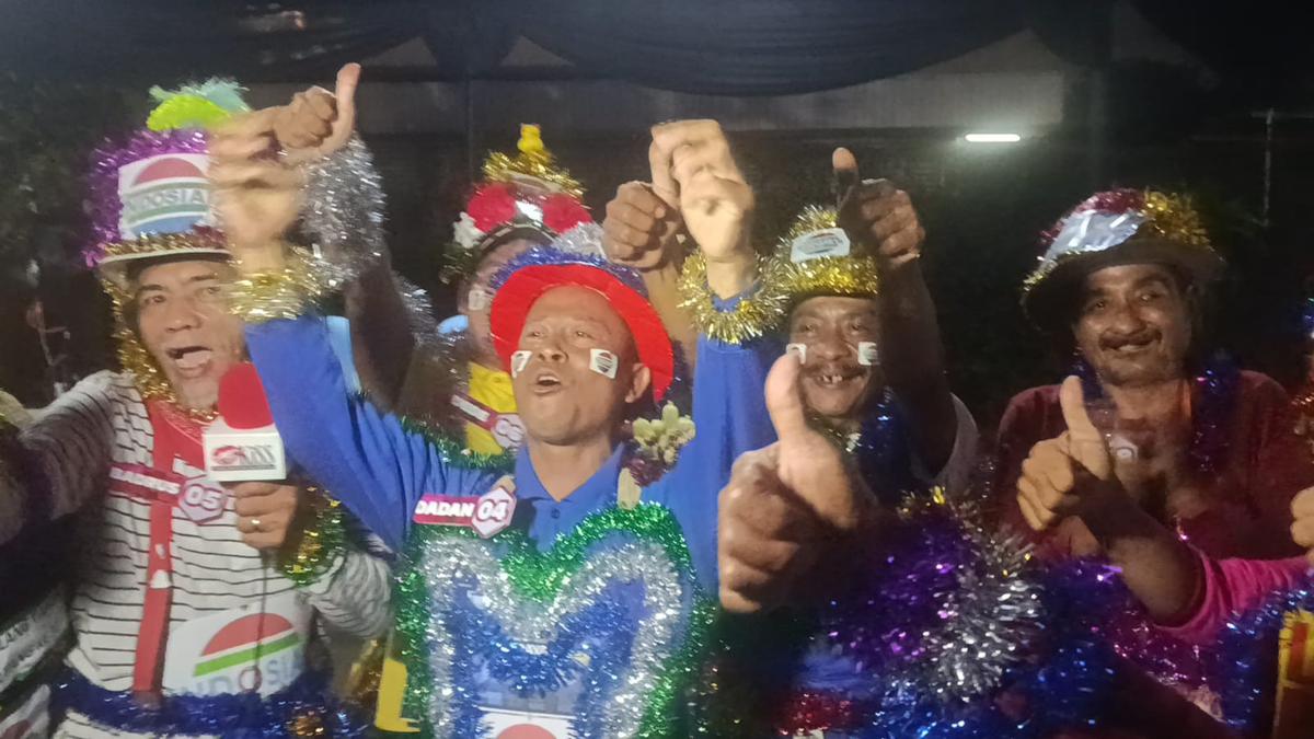 Aksi Pedagang Sapu Hingga Tukang Las Hias Alat Dagang di HUT Indosiar, Ada yang Pakai Aksesori Love!