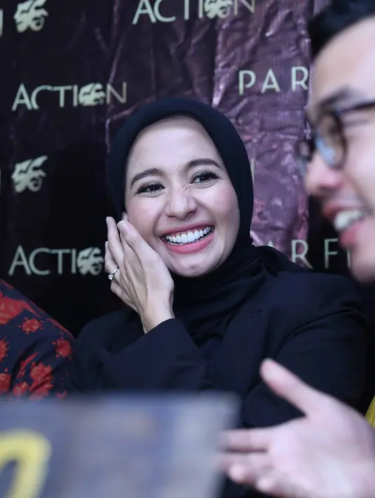 "Puter otak supaya organisasi ini trus berjalan. Kalau untuk doa supaya program-program aku di Parfi di tahun 2017 itu semoga semuanya berjalan dengan lancar karena ini organisasi pertama aku," tukas Bella. (Nurwahyunan/Bintang.com)