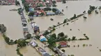 Foto udara memperlihatkan banjir merendam Desa Karangligar di Kecamatan Telukjambe Barat, Karawang, Kamis (10/2/2021). Banjir di Desa Karangligar akibat meluapnya sungai Citarum dan Cibeet membuat ratusan rumah terendam banjir dan ratusan hektar sawah. (Liputan6.com/Herman Zakharia)