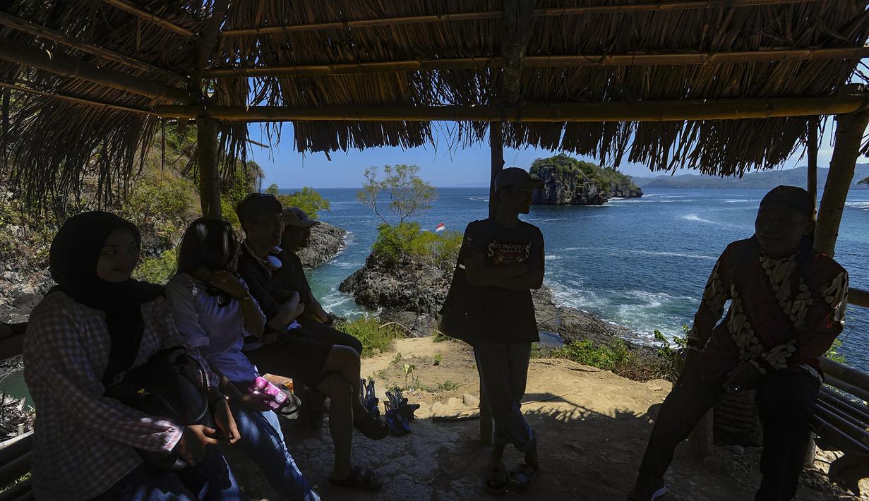 Suara halus itu memberi sensasi tersendiri, semacam terapi alami yang memunculkan rasa damai bagi siapa saja yang mendengarnya. Fenomena ini dipercaya menghadirkan pengalaman spiritual yang berbeda, seolah menjadi panggilan alam bagi mereka yang mencari ketenangan jiwa. (merdeka.com/Arie Basuki)