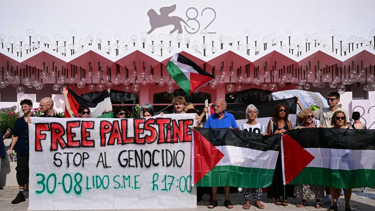 Unjuk Rasa Pro-Palestina Ramaikan Lokasi Festival Film Venesia ke-82
