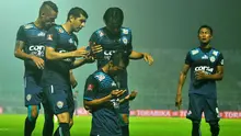 Selebrasi Arif Suyono setelah mencetak gol tunggal untuk Arema Cronus pada duel melawan Bali United FC, Minggu (7/8/216) di Stadion Kanjuruhan, Kab. Malang. (Bola.com/Iwan Setiawan)