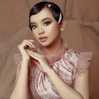 Bullying bukan lagi hal yang aneh didengar. Kalau diselidiki, ternyata banyak orang yang pernah mengalaminya. Salah satunya adalah Lyodra. Perempuan cantik yang satu ini ternyata pernah dibully saat di bangku sekolah. (Instagram/lyodraofficial)