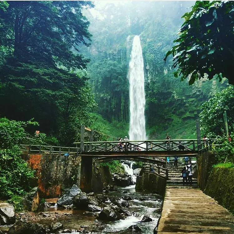 Air Terjun Grojogan Sewu, Karanganyar, Jawa Tengah. (Sumber Foto: kimmargareta/Instagram)