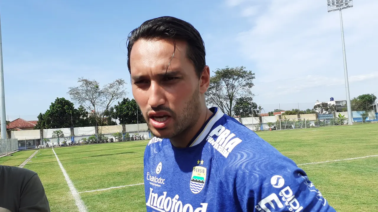 Ezra Walian