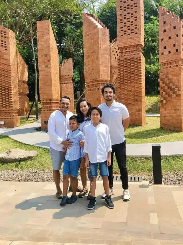 Kerap Jadi Model Kalender Jadul, Ini 11 Potret Mira Asmara yang Kini ...