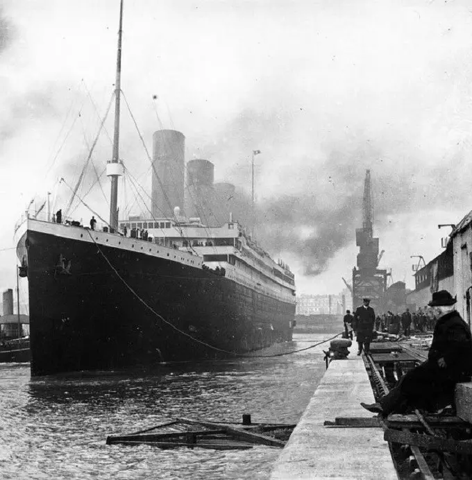 Jurnalis investigasi Inggris, William Thomas Stead, menulis cerita fiktif tentang tenggelamnya kapal penumpang raksasa, 26 tahun sebelum Titanic memulai pelayarannya. (The Vintage)