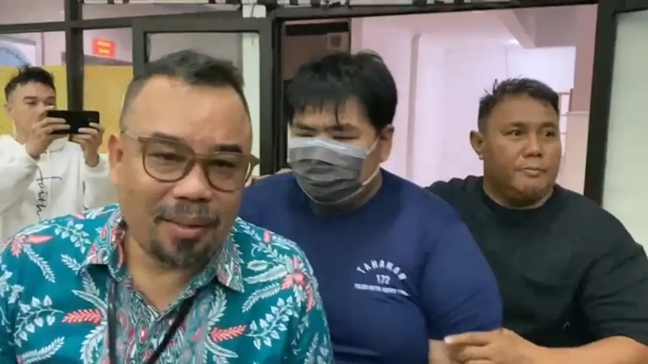 Polisi menahan George Sugama Halim alias GSH usai ditetapkan tersangka terkait penganiayaan terhadap karyawan toko roti.