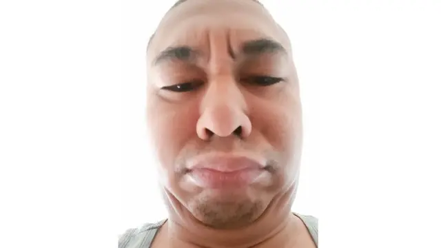 6 Gaya Foto Raditya Dika Ini Kocak Banget, Sempat Jadi Tren