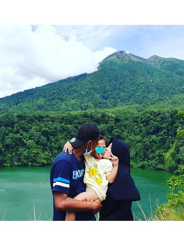 6 Potret Lawas Kurnia Meiga dan Istri, Kini Jualan Keripik Demi Sambung Hidup