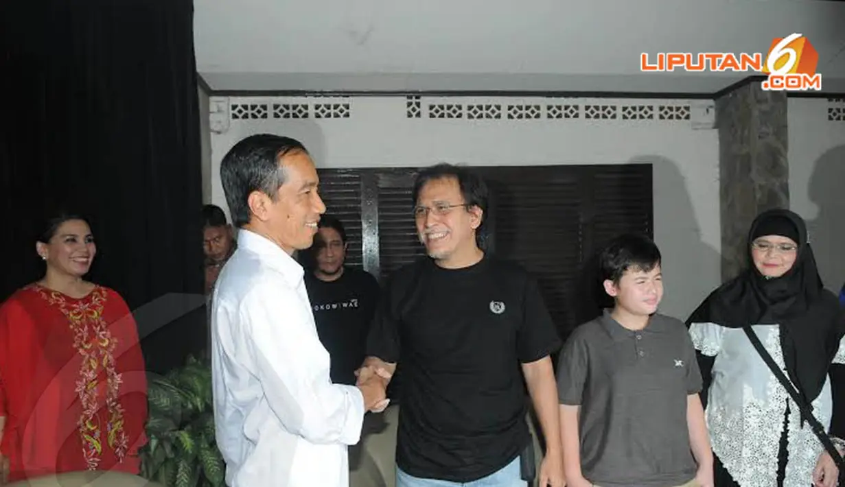 Kamis (03/04/14) Jokowi menyambangi kediaman penyanyi kawakan Iwan Fals di kawasan Cimanggis, Depok (Liputan6.com/Herman Zakharia)