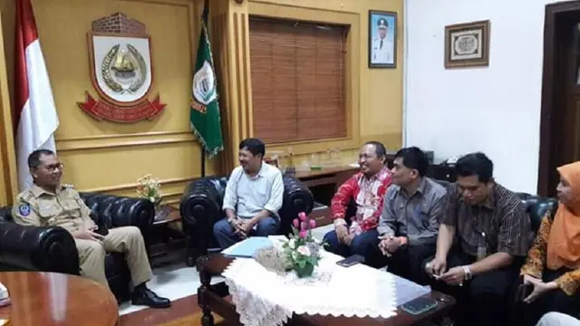 Wali Kota Makassar, Moh. Romdhan Pomanto menerima pihak KPU Makassar (Liputan6.com/ Eka Hakim)