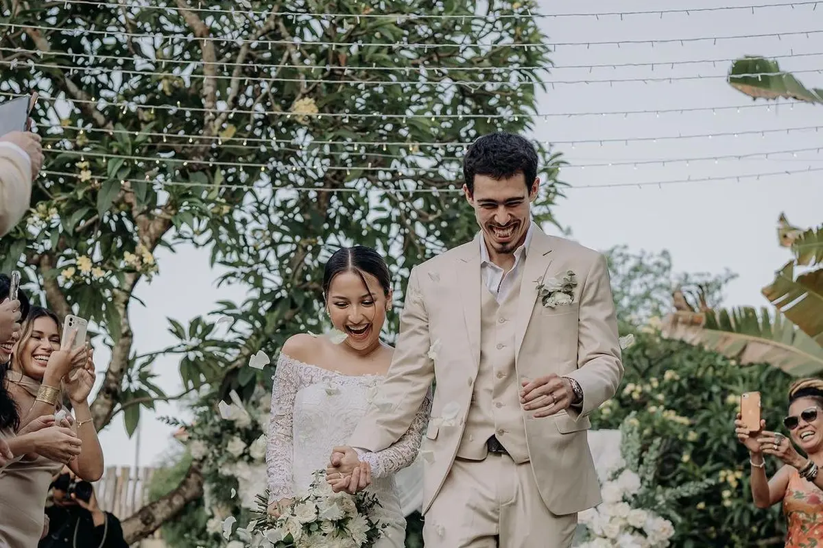 6 Penampilan Jennifer Coppen Dibalut Gaun Pengantin, Resmi Dinikahi Kekasih Bulenya
