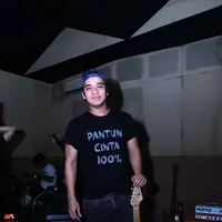 Billy Syahputra di live streaming lagu 'Pantun Cinta 100%'. (Nurwahyunan/Bintang.com)