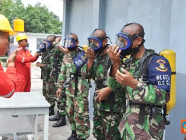 Citizen6, Surabaya: Latihan praktek siswa calon bintara regular tersebut, di bawah  Pimpinan Latihan yang juga Kepala Departemen Operasi dan Latihan (Kadepopslat) Puspeknubika Mayor Laut (T) Rasidi. (Pengirim: Penkobangdikal)