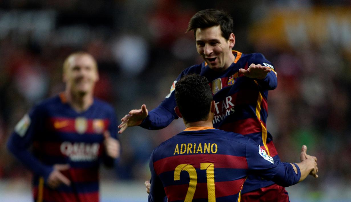 Ekspresi Lionel Messi setelah mencetak gol ke gawang Sporting Gijon dalam lanjutan La Liga Spanyol di Stadion El Municipal Molinon, Gijon, Kamis (18/2/2/2016) dini hari WIB. (AFP/Miguel Riopa