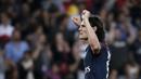 Ekspresi Edinson Cavani usai mencetak gol ke gawang Saint Etienne pada lanjutan Ligue 1 Prancis di Parc des Princes stadium, Paris, (25/8/2017). PSG menang 3-0. (AP/Kamil Zihnioglu)