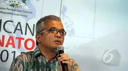 Direktur Pelayanan BPJS, Fajriadinur saat menjadi pembicara dalam diskusi bincang senator 2015 "Nasib Pasien dan RS di Era BPJS" di Jakarta, Minggu (5/4/2015). (Liputan6.com/Helmi Afandi)