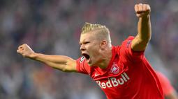 1. Erling Haaland (Red Bull Salzburg) - Erling Haaland dikabarkan menjadi target utama Manchester United di bursa transfer nanti. Berkat permainan apik dan 8 golnya di Liga Champions, pemain berusia 19 tahun banyak mendapat sorotan dari klub-klub Eropa.(AFP/Joe Klamar)