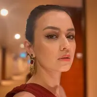 Kimberly Ryder dengan dress merah (Instagram/kimbrlyryder)