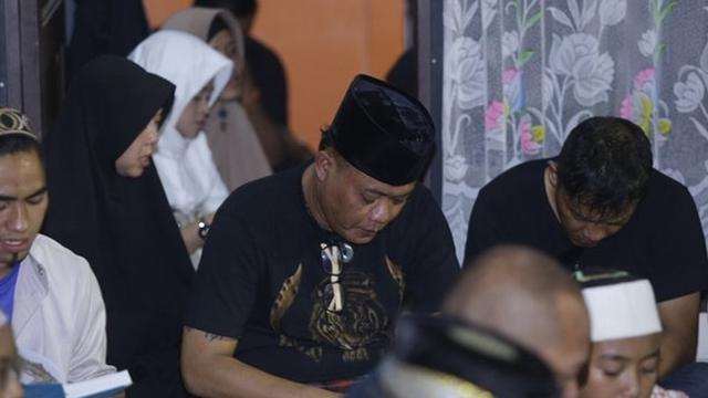 7 Momen Tahlilan Mendiang Lina, Sule Tak Kuasa Tahan Tangis