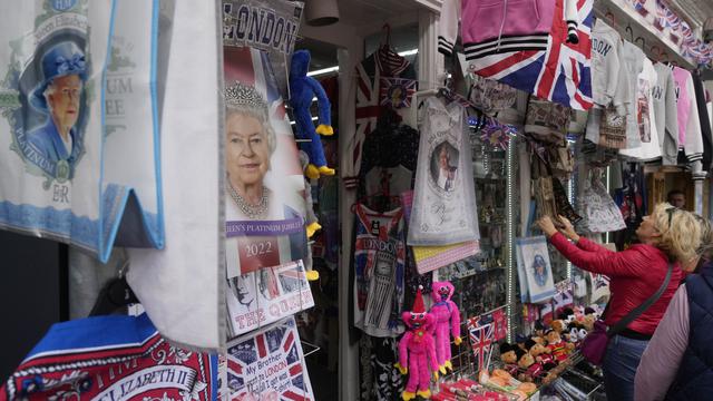 Penggemar Kerajaan Memberi Dorongan pada Pariwisata Inggris yang Dilanda Inflasi