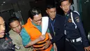  Direktur PT Banten Global Development, Ricky Tampinongkol usai menjalani pemeriksaan KPK, Jakarta, Rabu (2/12/2015). Ricky Tampinongkol adalah satu dari 8 orang yang tertangkap OTT oleh penyidik KPK di kawasan Serpong. (Liputan6.com/Helmi Afandi)