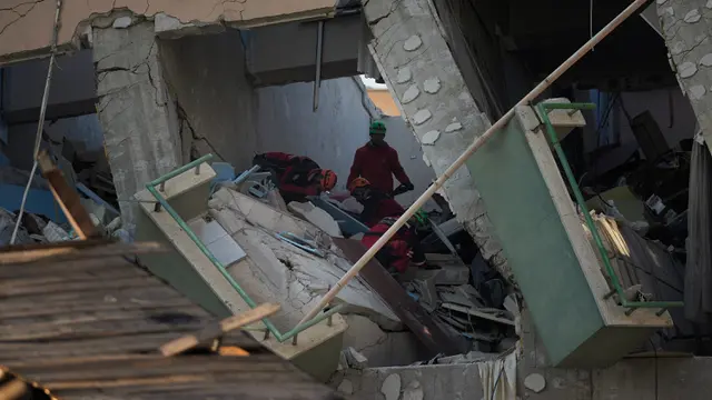 Pencarian Korban Selamat Gempa Turki Terus Dilakukan, Tim Penyelamat Berpacu dengan Waktu