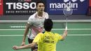 Pebulutangkis Indonesia, Jonatan Christie, saat melawan wakil China Taipei, Chou Tien Chen, pada final tunggal putra bulutangkis di Istora Senayan, Selasa (28/8/2018). (Bola.com/Peksi Cahyo)