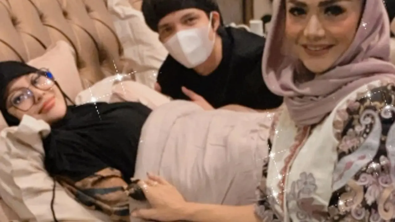 7 Potret Kebersamaan Krisdayanti dan Yuni Shara saat Jenguk Aurel di Momen Lebaran