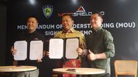 Penandatangan kerja sama antara Motoshield Pro dengan Ikatan Motor Indonesia (IMI) dilakukan pada 5 Desember 2022. (Amal/Liputan6.com)
