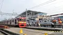 Aktivitas calon penumpang di Stasiun Manggarai, Jakarta, Rabu (9/10/2019). Kasubag Humas Direktorat Jenderal Perkeretaapian Kemenhub Supandi mengatakan pelayanan KA jarak jauh rencananya akan dipindahkan dari Stasiun Gambir ke Stasiun Manggarai. (merdeka.com/Iqbal S. Nugroho)