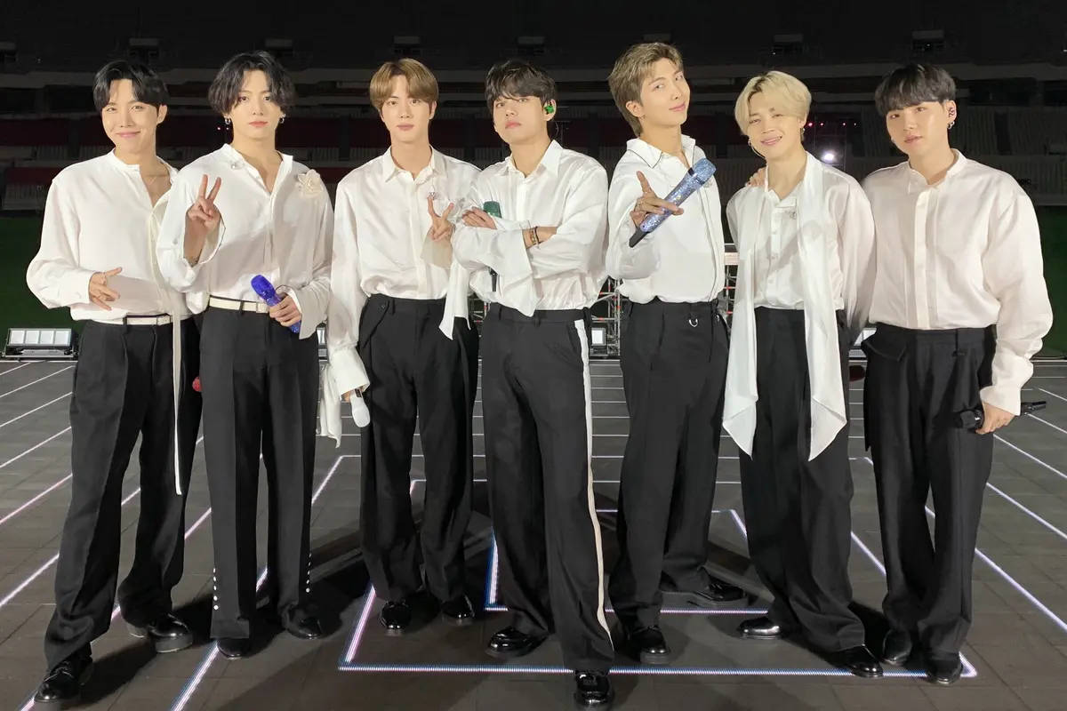 BTS (Twitter/ bts_bighit)