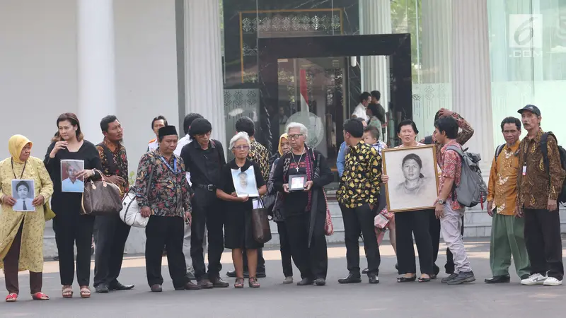 Presiden Jokowi Temui Peserta Aksi Kamisan di Istana Merdeka