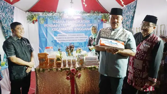 Buka Peringatan HKG ke-51 Kukar Bupati Edi Damansyah Tinjau Stand Pameran Usaha