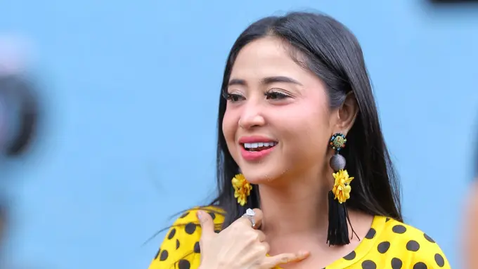 [Bintang] Dewi Perssik