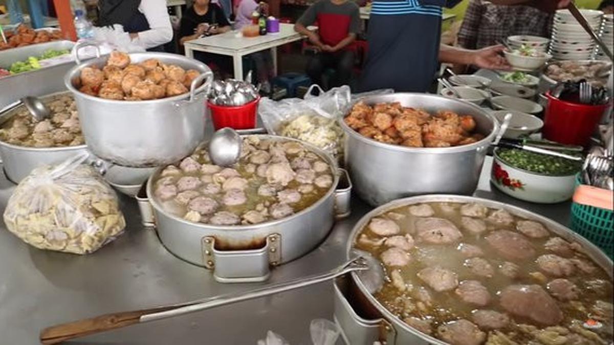 Menyantap Kenikmatan Kuliner Bakso Cak Pitung Sidoarjo Jatim