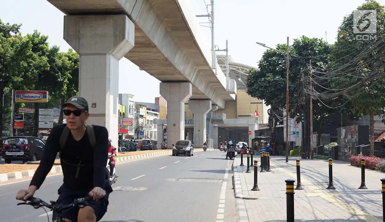 Suasana Jalan RS Fatmawati Raya, Jakarta, Selasa (10/9/2019). Penerapan perluasan aturan ganjil genap di sejumlah ruas jalan Ibu Kota berimbas pada lenggangnya arus lalu lintas di kawasan tersebut. (Liputan6.com/Immanuel Antonius)