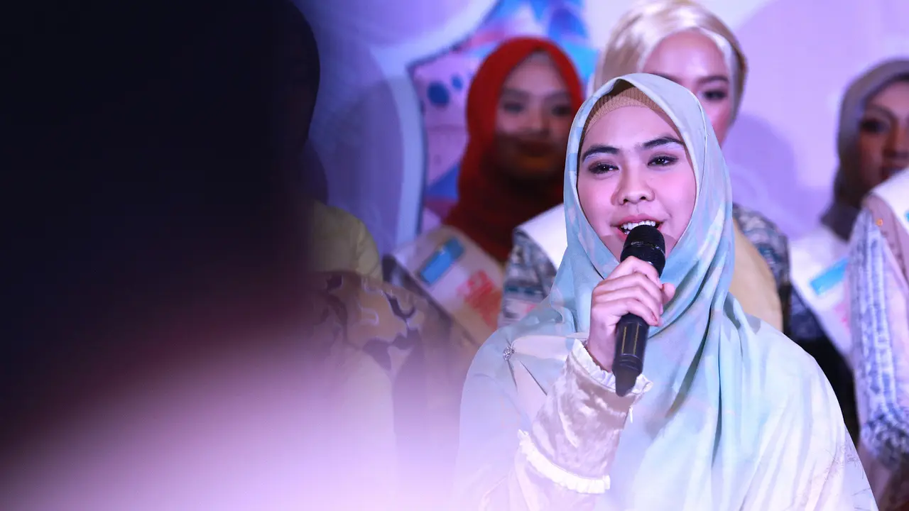 [Fimela] Oki Setiana Dewi
